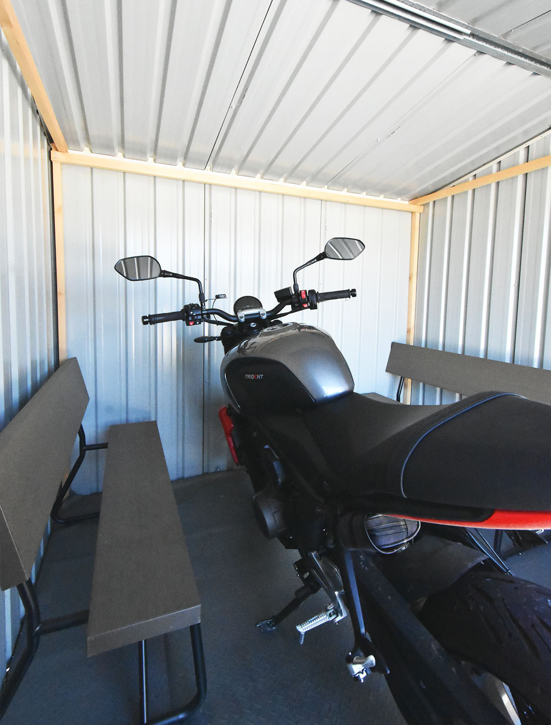 バイクガレージ