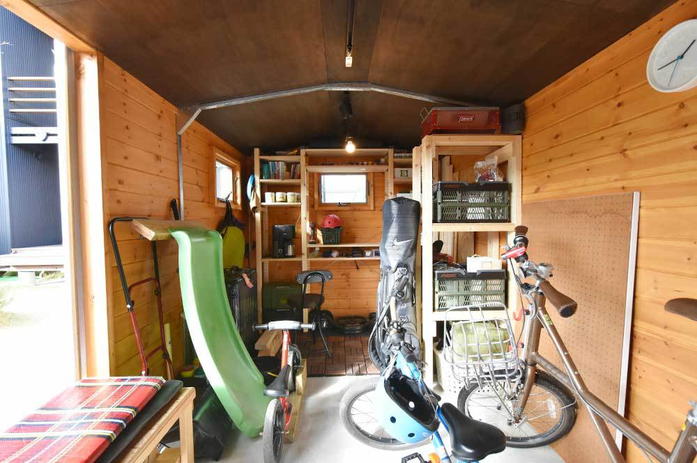 物置の屋内