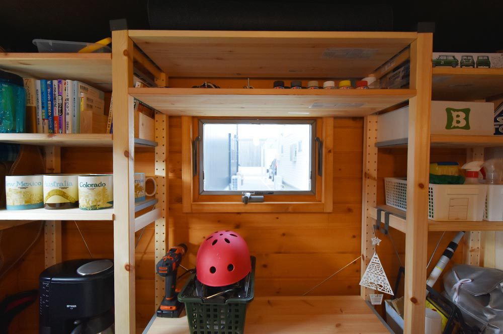 物置の屋内